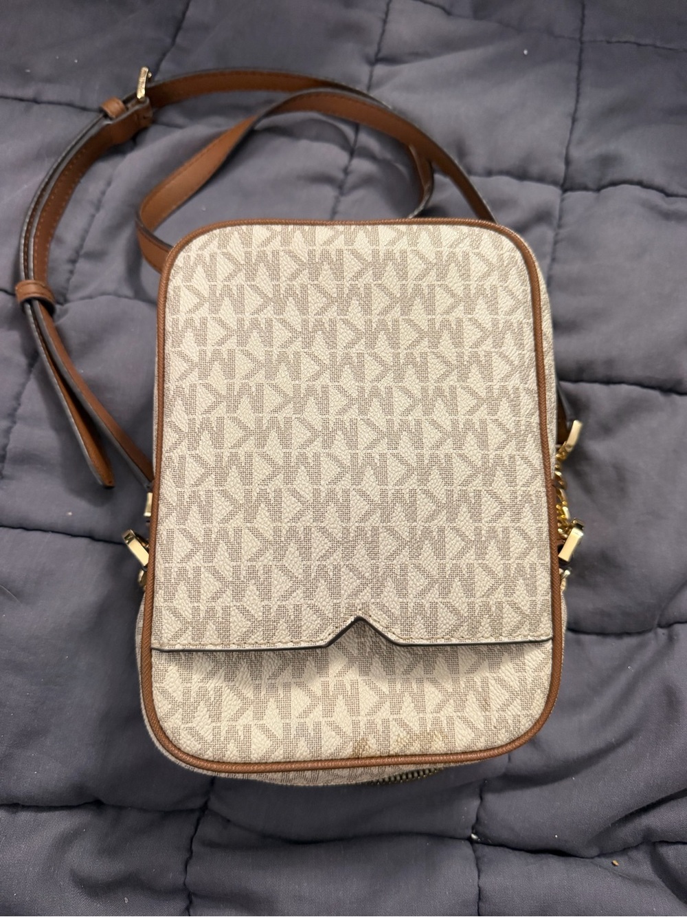 Michael Kors Jet Set Travel Medium Logo Crossbody Bag in vanilla - Picture 4 of 5